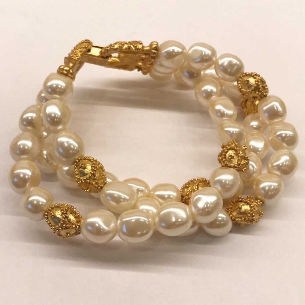 Fabulous Faux Pearl + Gold Bracelet - Picture 4 of 8